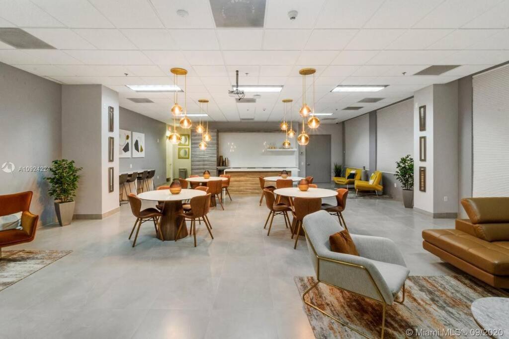 Апартаменты Luxurious Private Unit With Parking Майами Экстерьер фото