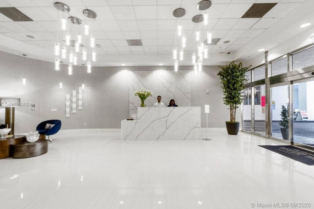 Апартаменты Luxurious Private Unit With Parking Майами Экстерьер фото