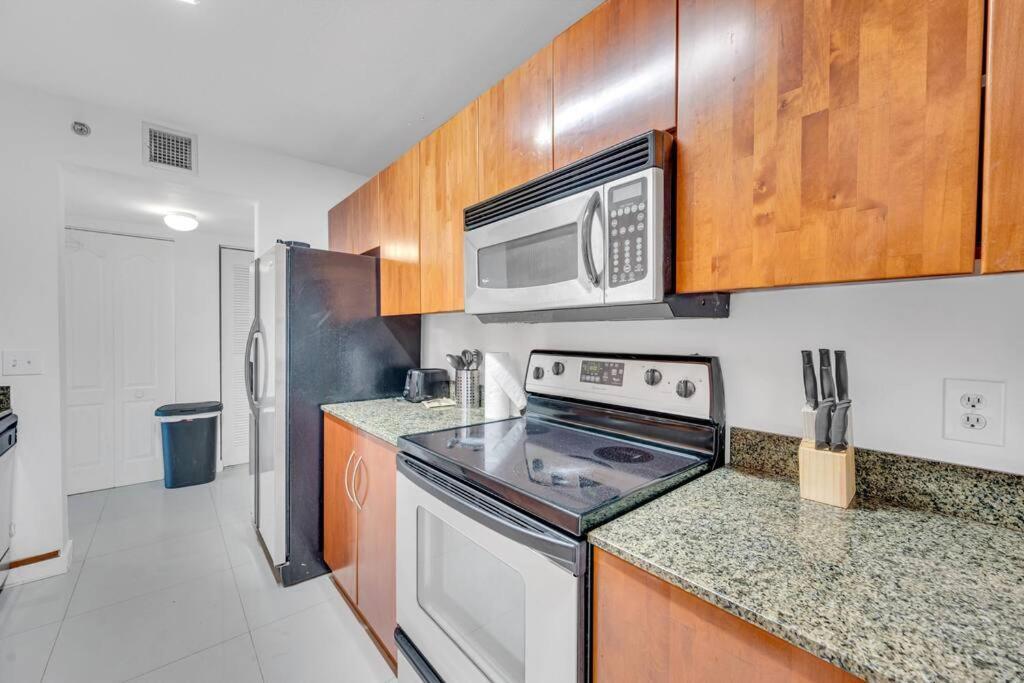 Апартаменты Luxurious Private Unit With Parking Майами Экстерьер фото